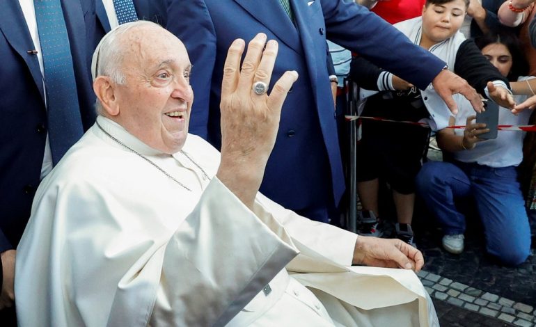 “la-muerte-no-es-final-de-todo,-es-el-comienzo-de-algo”,-afirmo-el-papa-francisco-en-el-prologo-de-un-libro-que-salio-un-dia-despues-de-su-fallecimiento