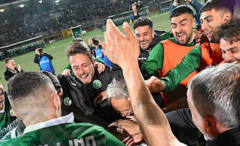 creer-o-reventar:-la-insolita-coincidencia-de-un-equipo-del-futbol-italiano-con-la-muerte-o-cambio-del-papa