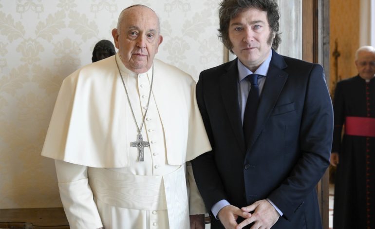 milei-llego-a-roma:-no-estuvo-en-el-ultimo-adios-al-papa-francisco-en-la-basilica-de-san-pedro-y-lo-despedira-manana-en-el-funeral