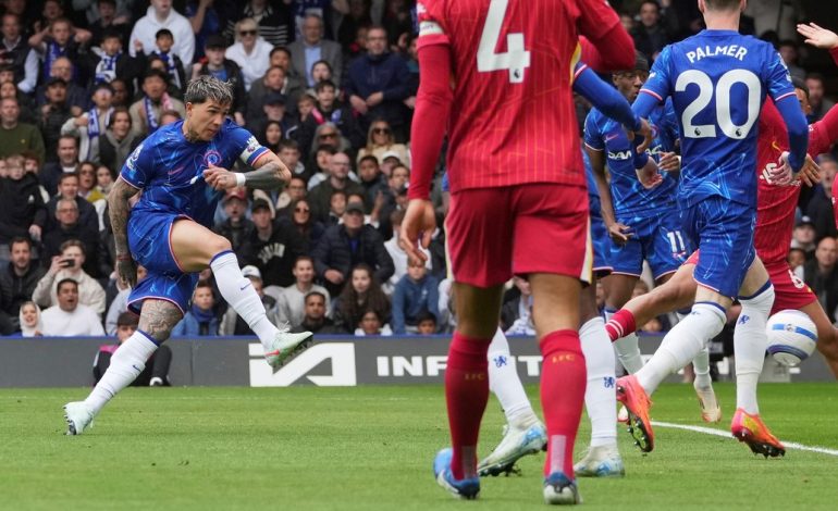 enzo-fernandez-tardo-tres-minutos-en-hacer-festejar-al-chelsea-ante-el-campeon-liverpool-y-sacar-ventaja-en-la-carrera-por-la-champions