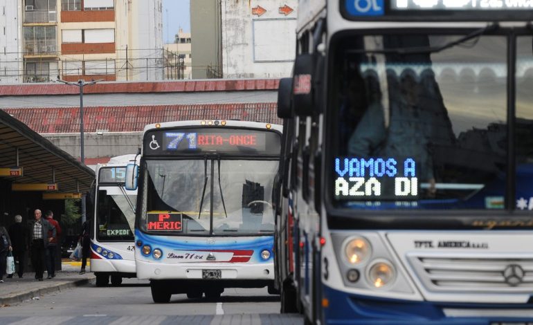 paro-de-colectivos-del-martes-6-de-mayo:-las-empresas-dicen-que-el-sistema-esta-en-crisis-y-que-el-boleto-minimo-“deberia-valer-$-1.500”