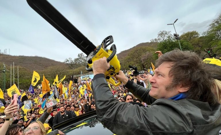 javier-milei-arremetio-contra-leandro-santoro-por-el-video-de-la-motosierra-desarmada-y-lo-acuso-de-integrar-la-“casta-de-politicos-con-cuil-virgen”