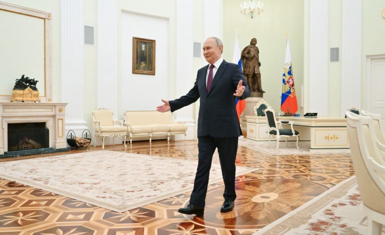 vladimir-putin-prepara-su-gran-desfile-militar-mientras-sus-fuerzas-bombardean-ucrania-dos-dias-antes-de-una-tregua-unilateral