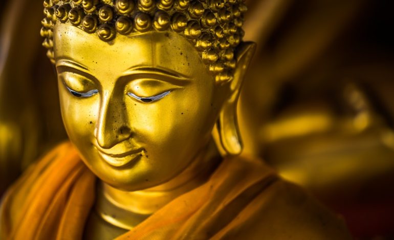 vesak-2025:-como-usar-la-energia-de-esta-fecha-sagrada-y-la-luna-llena-para-armonizar-tu-hogar