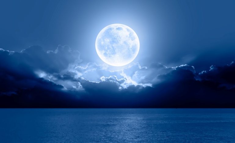 luna-llena-del-12-de-mayo-de-2025-en-escorpio:-significados-astrologicos-y-espirituales-para-cada-signo-del-zodiaco