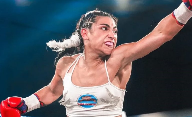 nazarena-“capricho”-romero-dejo-todo,-pero-no-pudo-con-la-vehemente-mayelli-flores-rosquero-y-se-quedo-sin-titulo-mundial-supergallo-de-la-amb