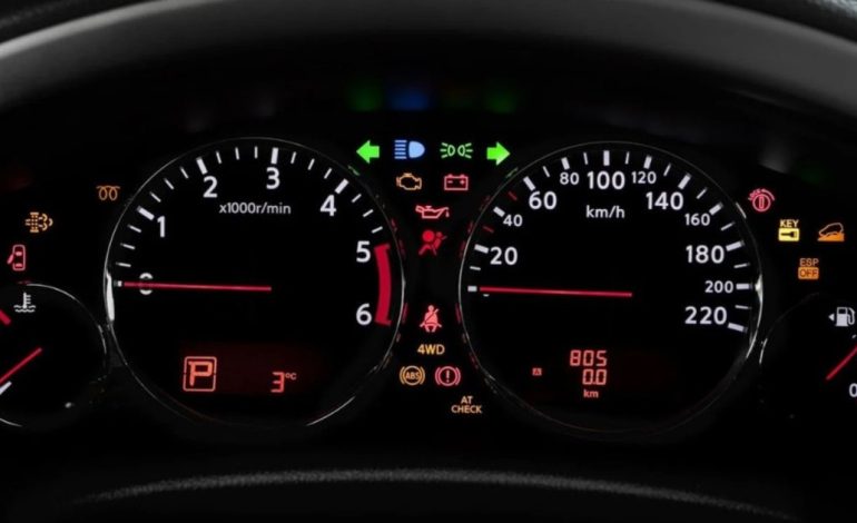 que-indica-el-triangulo-amarillo-que-aparece-en-el-tablero-de-tu-auto
