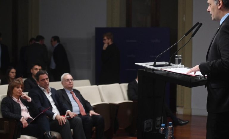 reforma-migratoria:-el-gobierno-tiene-listo-el-dnu-y-una-“valvula-de-escape”-para-evitar-que-fracase-como-la-de-macri