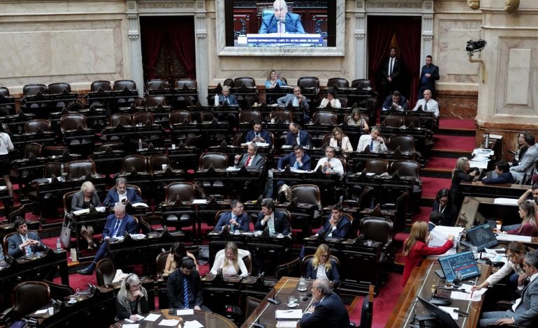“tienen-mucho-que-ocultar”,-las-quejas-por-el-faltazo-de-los-ministros-a-su-interpelacion-en-congreso-por-el-escandalo-cripto