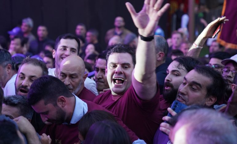 cierre-libertario-en-la-ciudad:-un-acto-con-empujones-entre-militantes-y-reclamos-de-pagos-por-asistir
