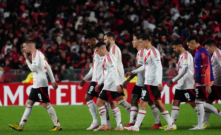 a-river-se-le-termino-el-‘veranito’:-empate-contra-universitario-por-la-libertadores-en-el-ultimo-partido-antes-del-mundial-de-clubes