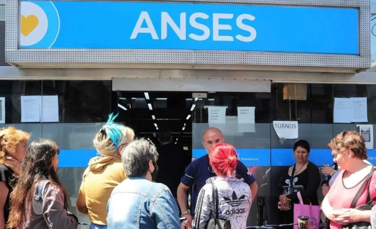 el-gobierno-anuncio-el-aumento-para-jubilados-en-junio:-cuanto-cobraran-los-beneficiarios-de-la-minima-junto-con-el-bono-de-$70.000