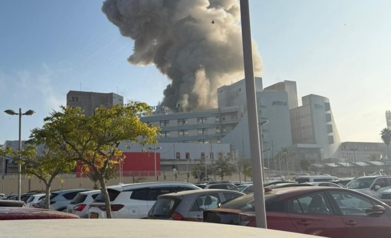 iran-bombardeo-el-hospital-mas-grande-del-sur-de-israel:-hay-peligro-de-derrumbe