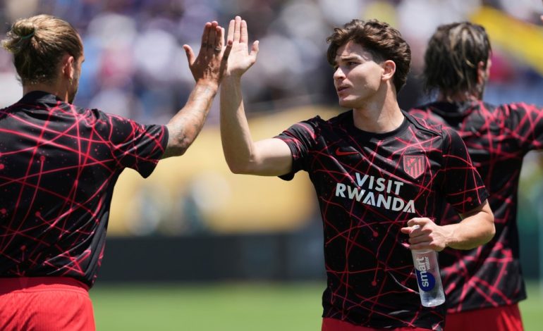 julian-alvarez,-entre-la-necesidad-de-reaccionar-con-atletico-de-madrid,-mastantuono-y-el-debut-de-river:-“arrancaron-bien…”