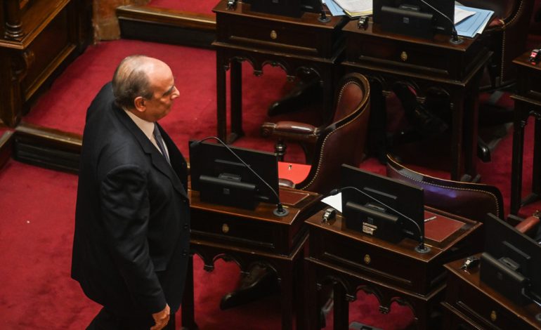 una-senadora-k-acuso-a-francos-de-“mentiroso”-y-el-jefe-de-gabinete-dio-por-terminada-su-exposicion-y-se-fue-del-recinto