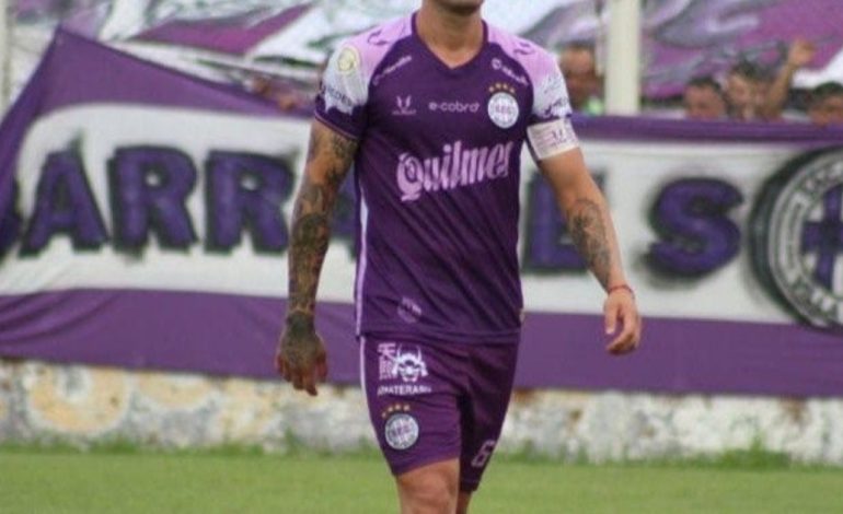 la-afa-no-tuvo-piedad-con-el-jugador-de-sacachispas-que-noqueo-a-uno-de-dock-sud-en-una-pelea-en-la-cancha:-cuantas-fechas-recibio