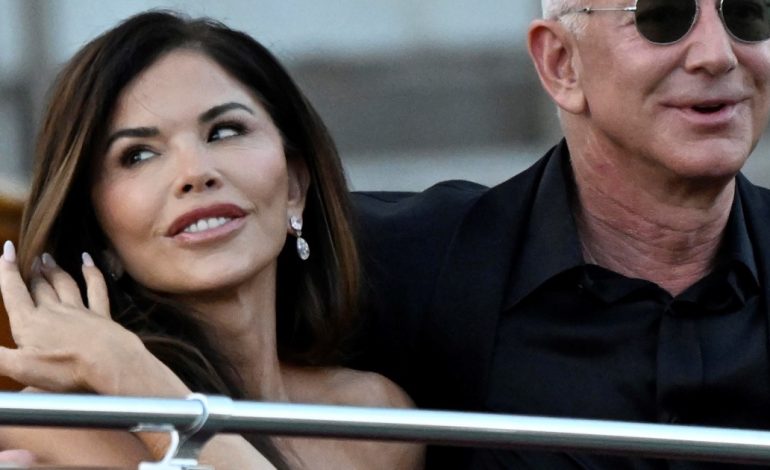 una-boda-donde-el-patrimonio-de-los-invitados-supera-el-pbi-de-tres-paises:-el-enojo-y-las-protestas-contra-jeff-bezos-y-lauren-sanchez-en-venecia
