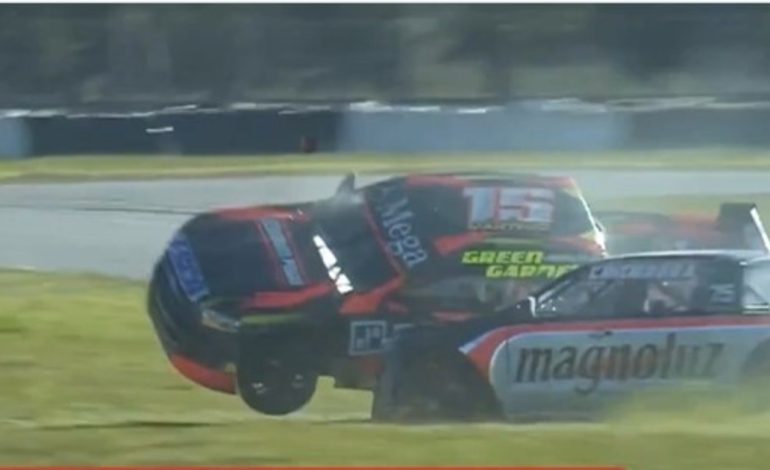 estremecedor-accidente-de-agustin-martinez-en-el-tc-pick-up:-doce-vuelcos,-chapas-volando-y-volver-a-nacer-del-hijo-del-guri