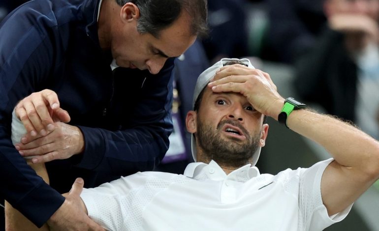 drama-en-wimbledon:-grigor-dimitrov-y-una-inoportuna-lesion-cuando-estaba-dando-la-gran-sorpresa-ante-jannik-sinner