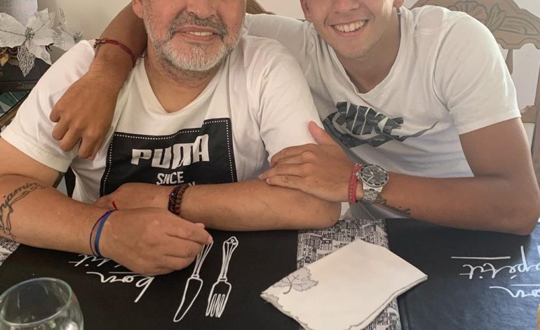 la-revelacion-de-lopez-munoz-sobre-maradona:-“me-pedia-que-le-sacara-el-escudo-de-river-a-mis-videos”