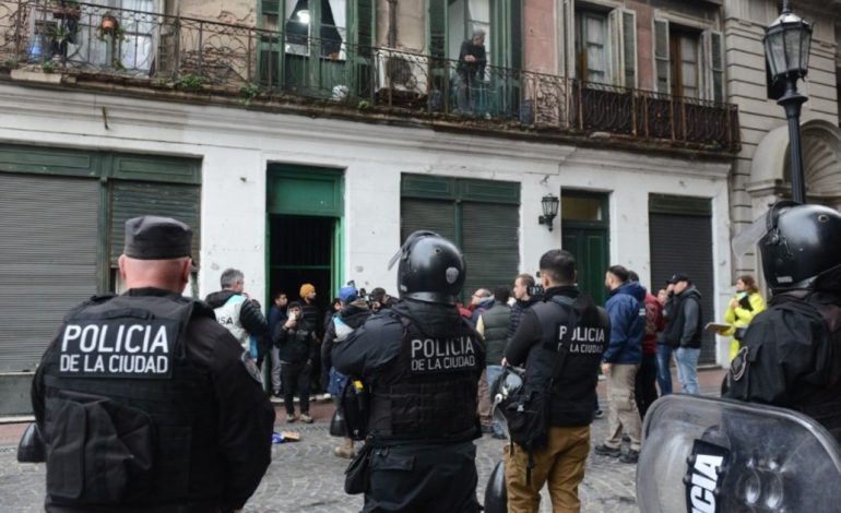 desalojaron-la-casa-blaquier,-un-edificio-historico-en-el-centro-de-la-ciudad:-estuvo-tomado-mas-de-40-anos