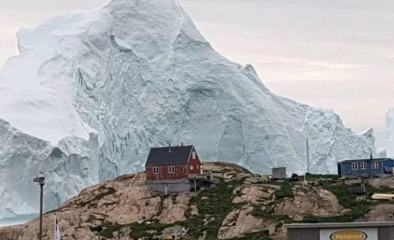 un-gigantesco-iceberg-amenaza-a-la-isla-mas-grande-del-planeta