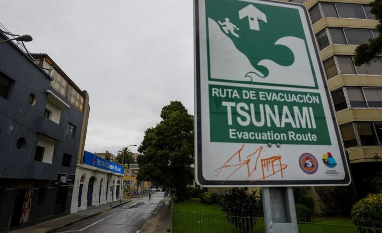 tras-un-dia-de-panico,-bajan-las-alertas-de-tsunami-y-millones-de-personas-regresan-a-sus-casas-en-los-paises-del-pacifico