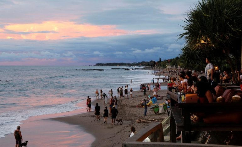 por-que-esta-mujer-de-71-anos-vendio-todas-sus-pertenencias,-abandono-su-vida-en-eeuu,-y-se-mudo-a-bali