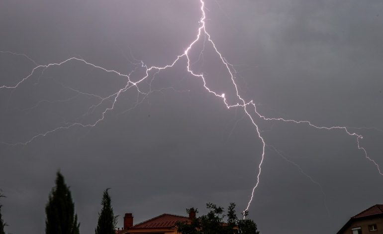 el-tiempo-hoy-en-miami:-a-que-hora-llega-una-fuerte-tormenta-electrica-este-martes-2-de-septiembre-2025