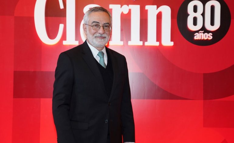 los-embajadores-y-diplomaticos,-asombrados-con-la-enorme-presencia-de-politicos,-jueces-y-famosos-en-el-festejo-por-los-80-anos-de-clarin