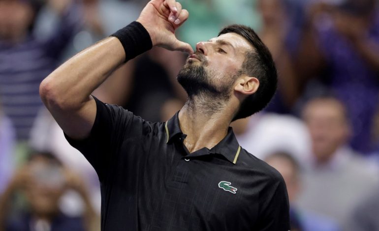 novak-djokovic-sigue-de-pie-en-el-us-open-y-jugara-la-semifinales-contra-carlos-alcaraz:-el-ultimo-antecedente-al-que-se-aferra-para-buscar-su-25°-grand-slam