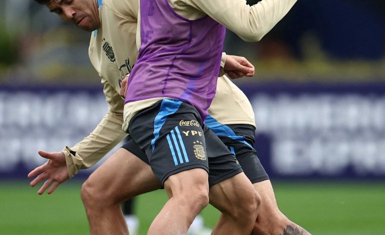 montiel-y-acuna,-los-laterales-campeones-del-mundo-que-reclaman-su-lugar-en-el-puesto-mas-cambiante-de-la-seleccion-argentina