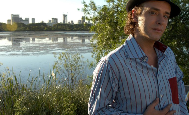 gustavo-cerati-murio-hace-11-anos-y-sus-canciones-siguen-mas-vigentes-que-nunca,-con-actitud-rockera-y-sensibilidad-pop