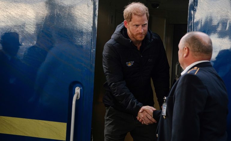 tras-visitar-a-su-padre,-el-rey-carlos,-harry-toma-de-sorpresa-el-tren-nocturno-a-kiev