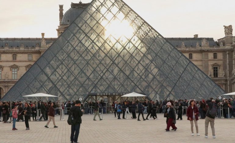 robo-en-el-museo-del-louvre:-ya-se-sabe-a-cuanto-asciende-el-valor-del-botin
