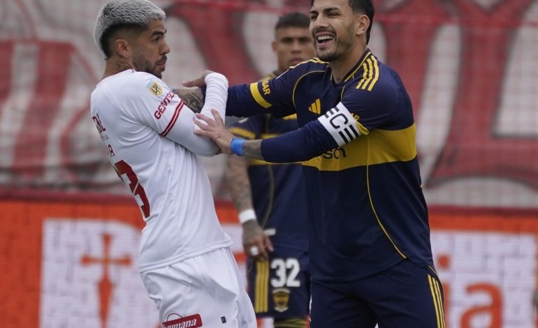 el-caliente-cruce-entre-paredes-y-el-hijo-de-chiqui-tapia:-forcejeo,-amarilla-para-los-dos-y-roja-en-la-siguiente-jugada