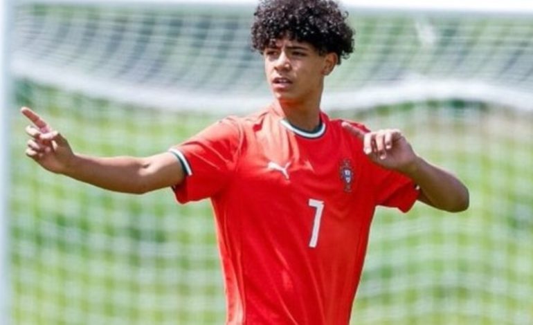 “cristianinho”,-el-hijo-mayor-de-cristiano-ronaldo,-debuto-con-la-seleccion-sub-16-de-portugal