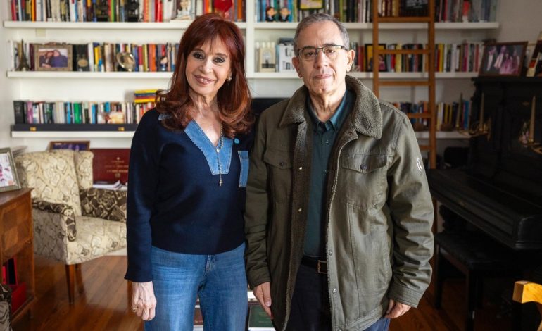 cristina-kirchner-recibio-la-visita-de-carlos-maslaton-en-san-jose-1111:-criticas-a-la-justicia,-citas-biblicas-y-el-agradecimiento-de-la-exvice