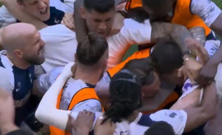  Cuti Romero voló de Córdoba a Londres y se metió en la cancha a celebrar el gol de Tottenham: se define el descenso en la Premier League