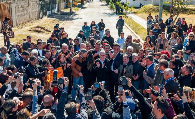  LLARYORA Y PASSERINI INAUGURARON 44 CUADRAS DE PAVIMENTO EN BARRIO EL QUEBRACHO.