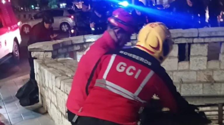  UN HINCHA DE BELGRANO CAYÓ A LA CAÑADA EN PLENO FESTEJO Y ESTÁ GRAVÍSIMO.