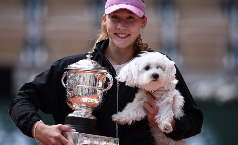 mirra-andreeva-conquisto-roland-garros-a-los-19-anos-y-confirmo-que-llego-al-circuito-para-hacer-historia