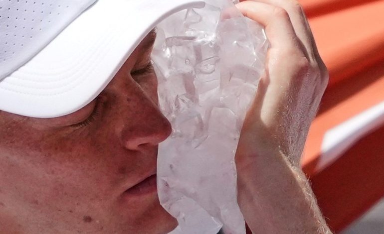 jannik-sinner-paso-por-el-hospital-para-saber-que-le-ocurrio-tras-su-inesperada-caida-ante-juan-manuel-cerundolo-en-roland-garros