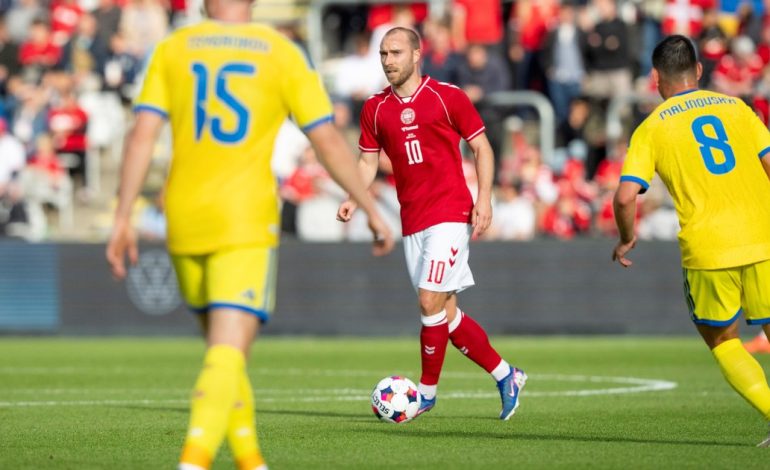 Christian Eriksen volvió a desplomarse en un partido: qué se sabe sobre su estado de salud tras el susto en Dinamarca