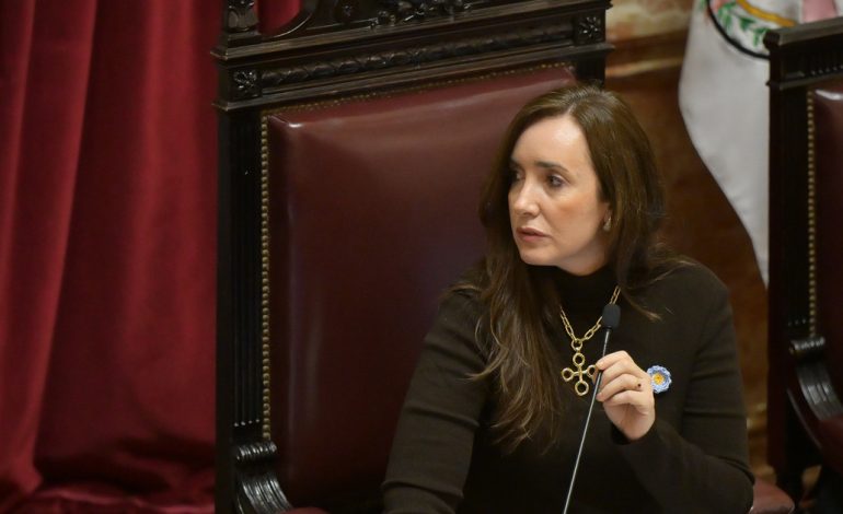 «una-verguenza-su-accionar-y-sus-explicaciones»,-victoria-villarruel-cruzo-duro-a-manuel-adorni-e-ironizo-sobre-un-«pendrive-magico»