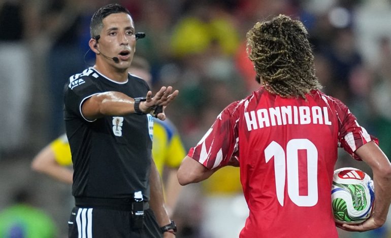Mundial 2026: sólido debut de Yael Falcón Pérez en Suecia vs Túnez, con una única corrección del VAR sobre el final