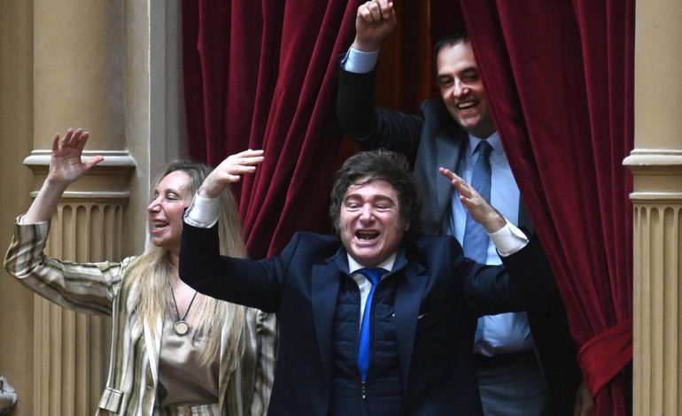 Javier Milei y sus medidas, EN VIVO: el Presidente cierra filas con Adorni, mientras crecen las dudas sobre si el jefe de Gabinete expondrá en el Senado