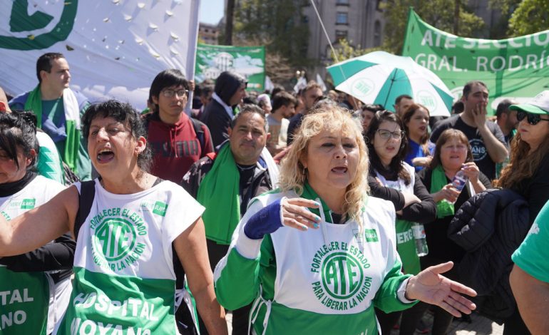 javier-milei-y-sus-medidas,-en-vivo:-ate-prepara-un-boicot-contra-el-presidente-y-adorni-en-su-visita-a-rosario-por-el-dia-de-la-bandera