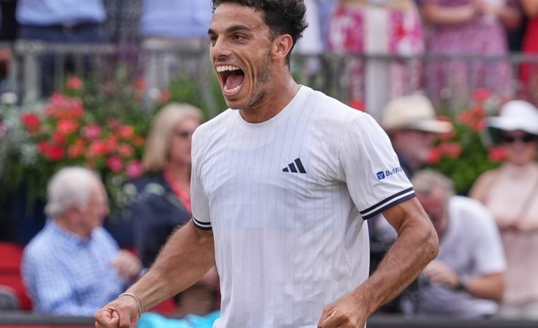 atp-500-de-queen’s:-francisco-cerundolo-se-metio-en-la-final-y-va-por-su-segundo-titulo-sobre-cesped