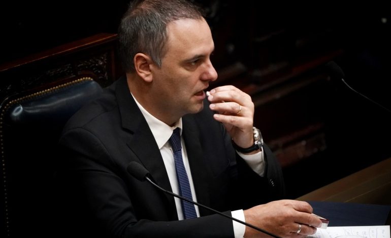 «a-10-del-quorum»:-la-oposicion-junta-los-votos-en-diputados-para-avanzar-sobre-adorni